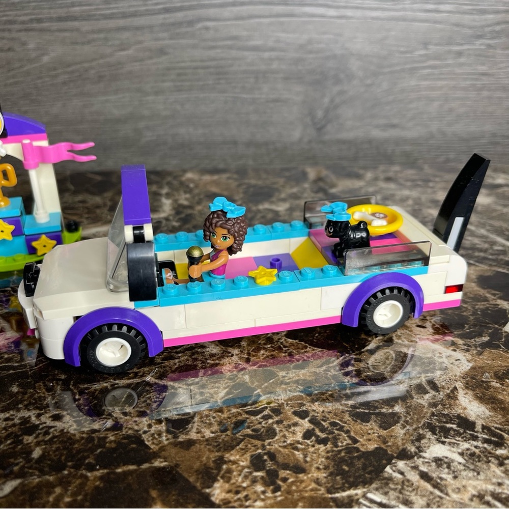 LEGO 41301 Friends Puppy Parade - Picture 2 of 7